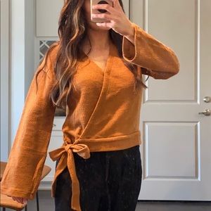 ⚜️ Madewell - mustard wrap top